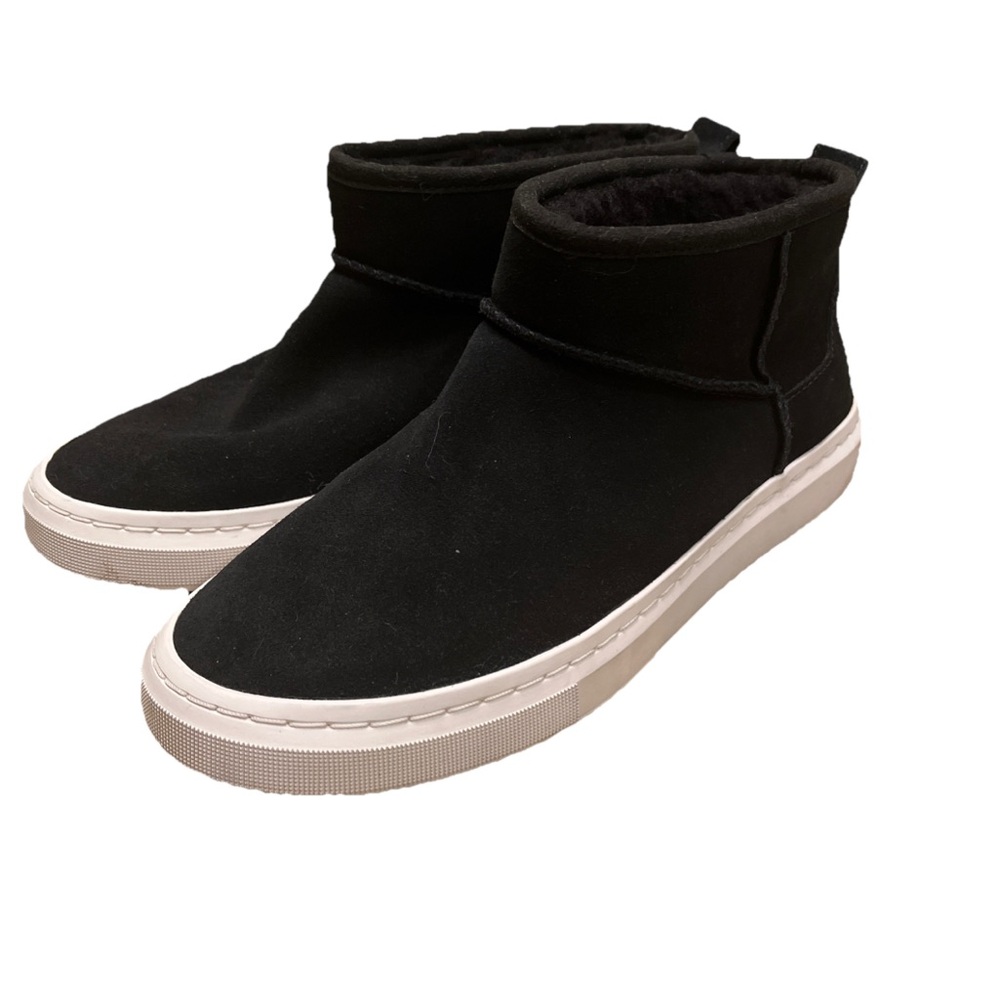 UGG ALAMEDA MINI BOOT WOMEN SZ 8.5 / Color Black